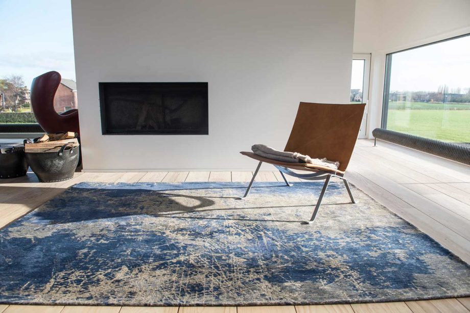 Louis De Poortere rug LX 8629 Mad Men Cracks Abyss Blue interior