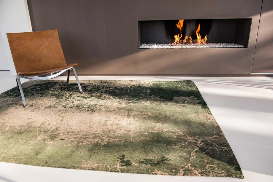 Louis De Poortere rug LX 8723 Mad Men Cracks Dark Pine interior