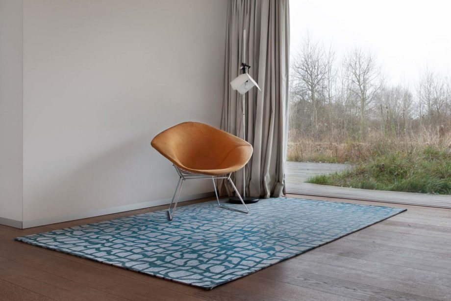 Louis De Poortere rug LX 9203 Mad Men Dedalo Blue Marine interior 2