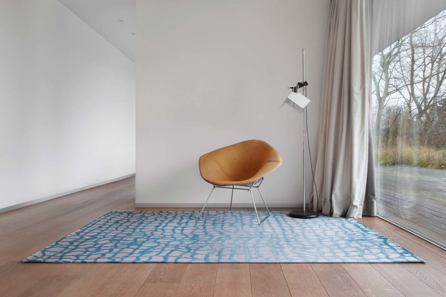 Louis De Poortere rug LX 9203 Mad Men Dedalo Blue Marine interior 3
