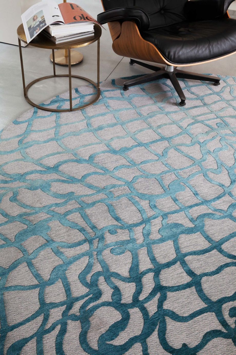 Louis De Poortere rug LX 9203 Mad Men Dedalo Blue Marine interior 6