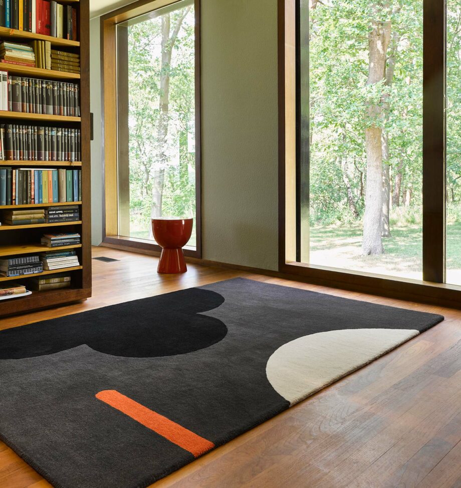 Orla Kiely geo Flower Graphite 060605 interior 1