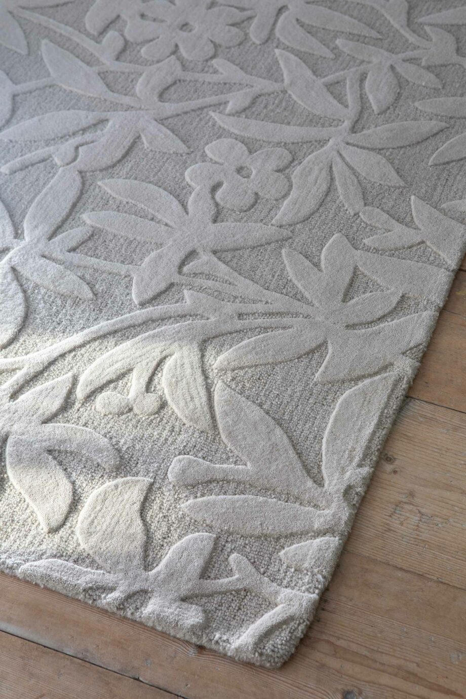 Laura Ashley Cleavers Natural 080901 interior C