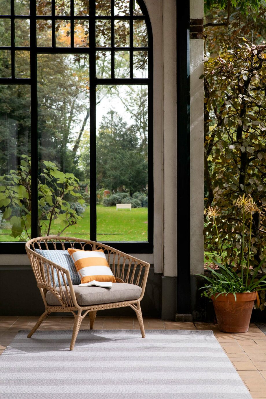 Laura Ashley outdoor Lille Dove Grey 480004 interior A