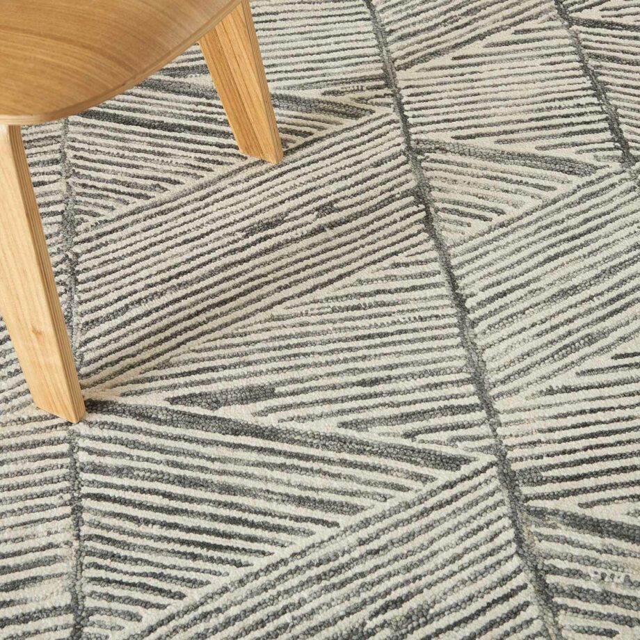 Nourison rug Colorado CLR01 GRYWT GREY WHITE 5x7 099446790279 interior 2