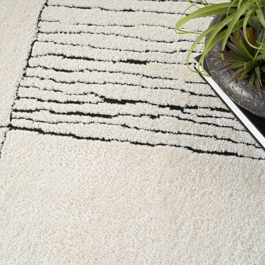 Nourison rug Modern Comfort MNC02 IVBLK IVORY BLACK 5x7 099446902146 interior 2