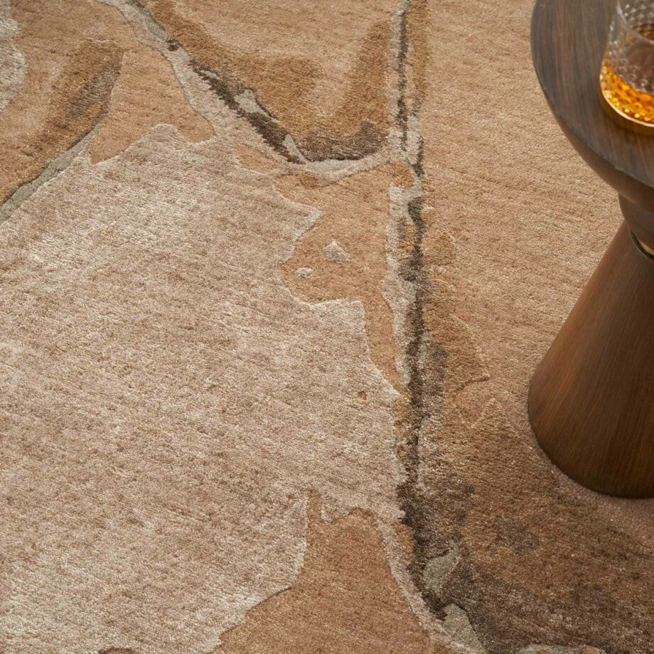 Nourison rug Silk Shadows SHA24 BGSIL BEIGE SILVER 8x10 099446929396 interior 2