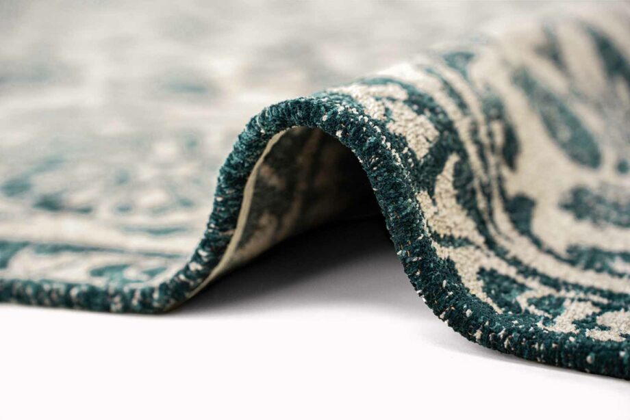 Louis De Poortere rug Antiquarian Suzani 9733 Notos upfold