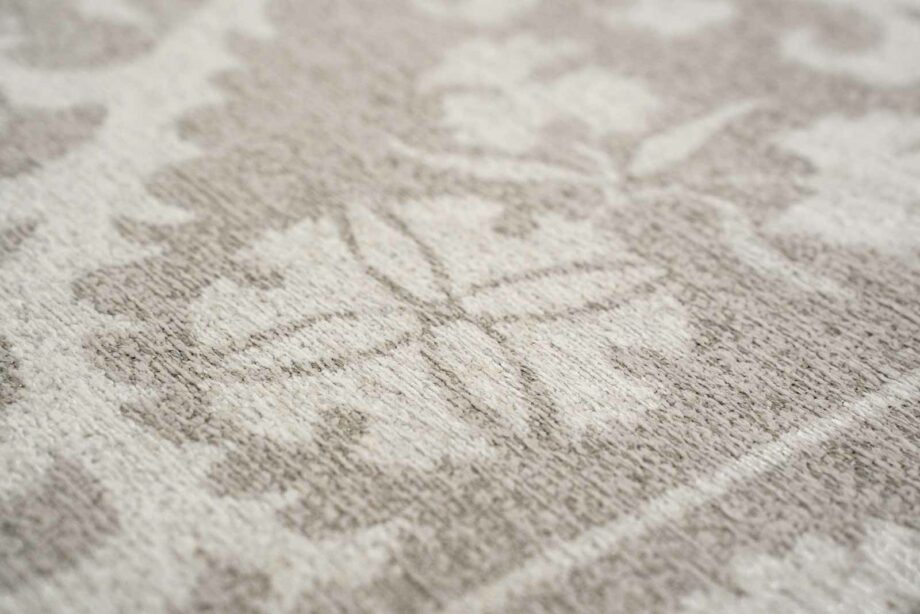 Louis De Poortere rug Antiquarian Suzani 9846 Boree zoom 2