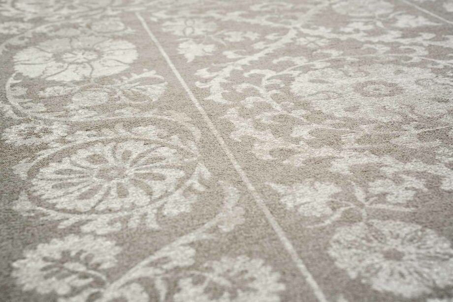 Louis De Poortere rug Antiquarian Suzani 9846 Boree zoom 7