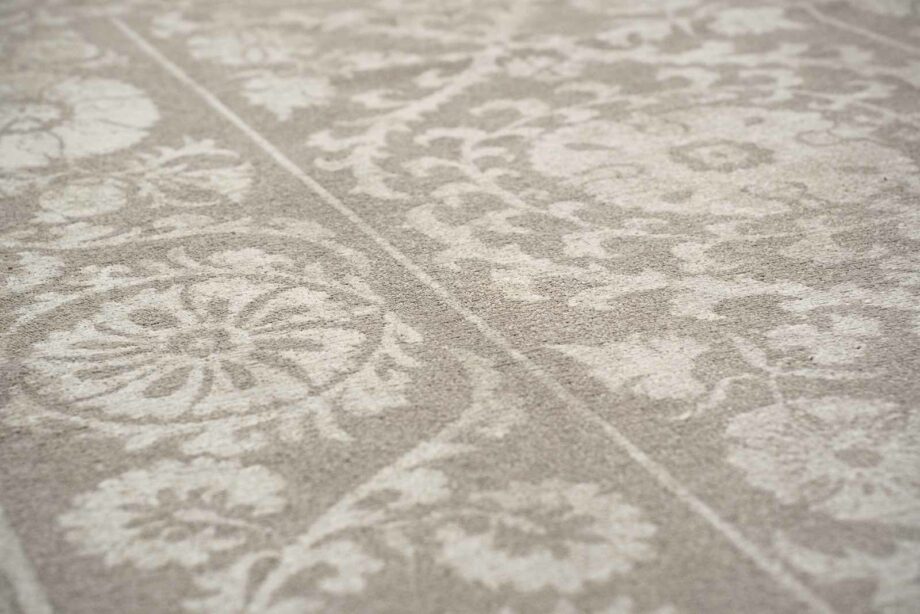 Louis De Poortere rug Antiquarian Suzani 9846 Boree zoom