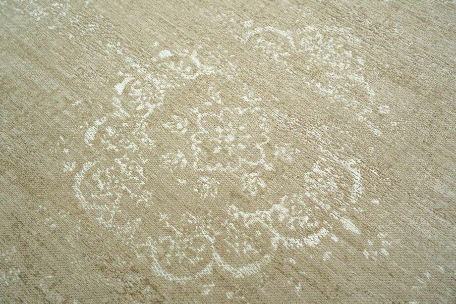 Louis De Poortere rug Fading World Medallion 9672 Milk Curry zoom 1