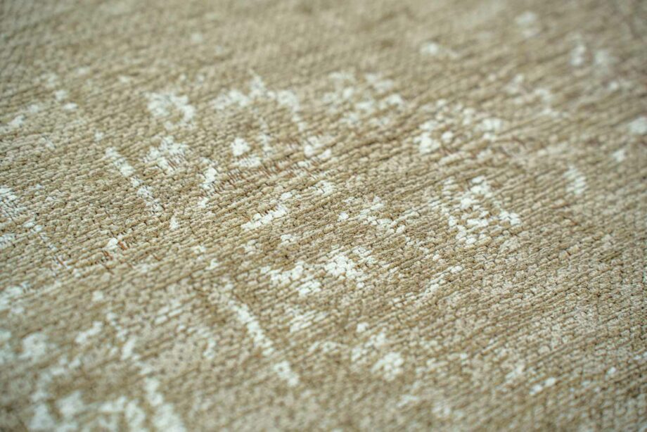Louis De Poortere rug Fading World Medallion 9672 Milk Curry zoom 6