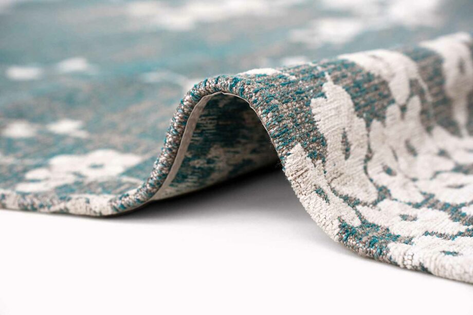 Louis De Poortere rug Sakura 9850 Sakura Lake Blue upfold