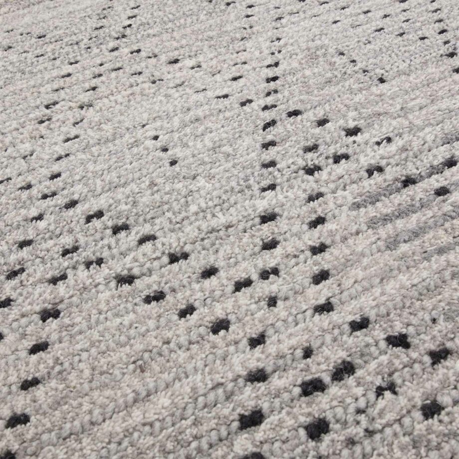 Asiatic grey black diamond rug 4